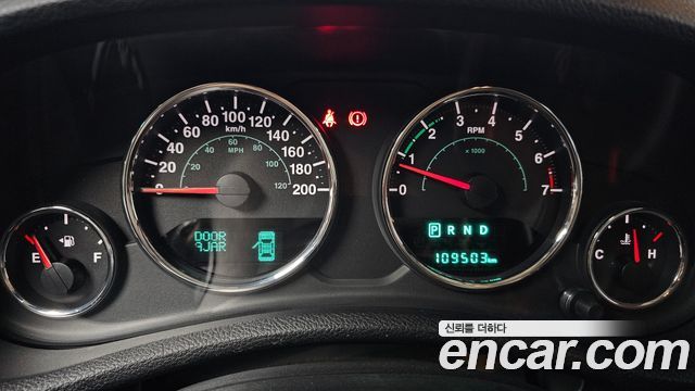 Jeep Wrangler 2016 — photo 11