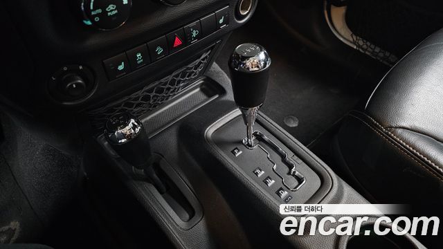 Jeep Wrangler 2016 — photo 12