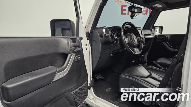 Jeep Wrangler 2016 — photo 13
