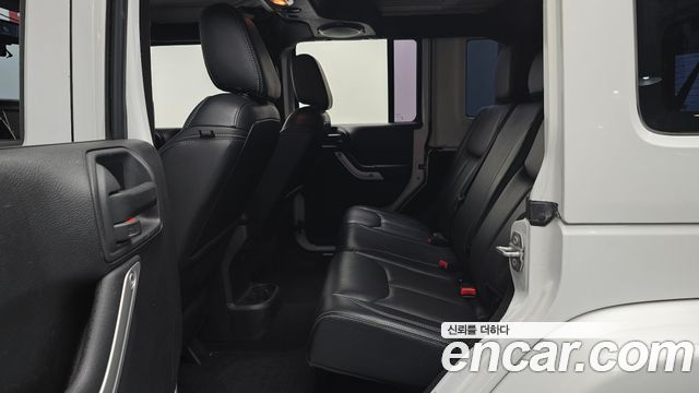 Jeep Wrangler 2016 — photo 17