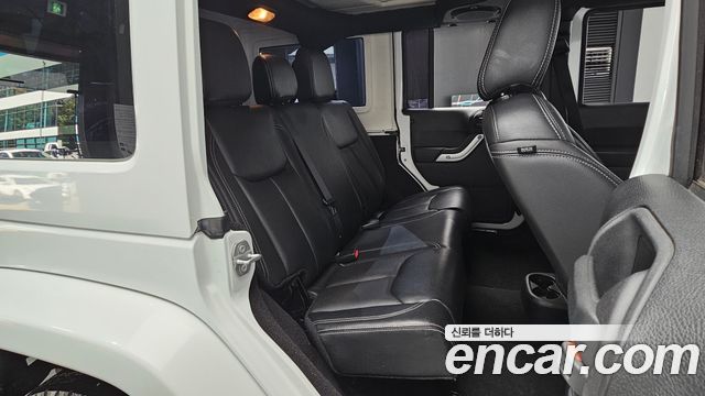 Jeep Wrangler 2016 — photo 18