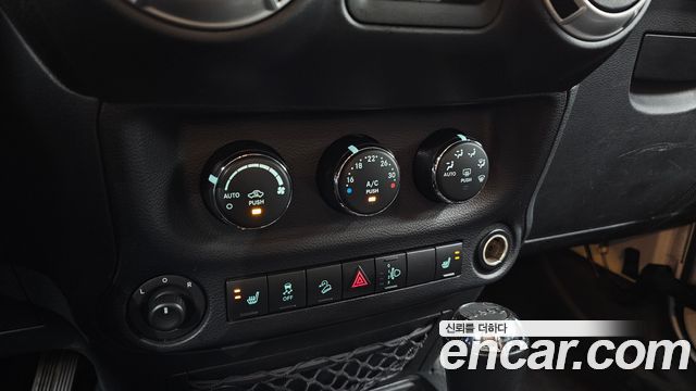 Jeep Wrangler 2016 — photo 22