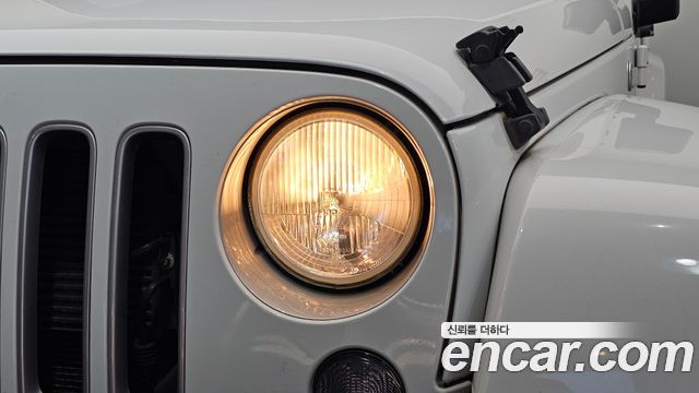 Jeep Wrangler 2016 — photo 8