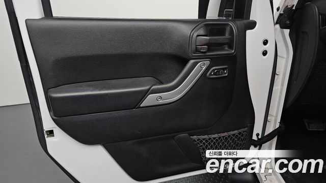Jeep Wrangler 2016 — photo 14