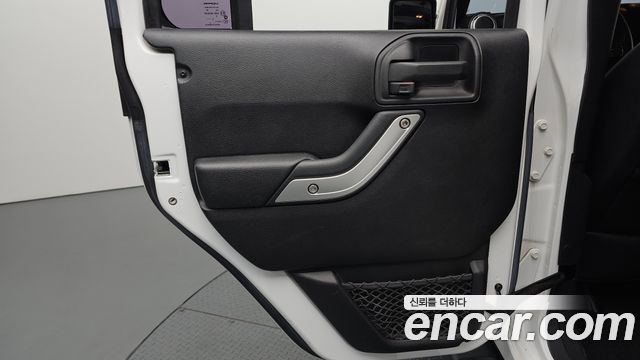 Jeep Wrangler 2016 — photo 15