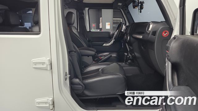 Jeep Wrangler 2016 — photo 16