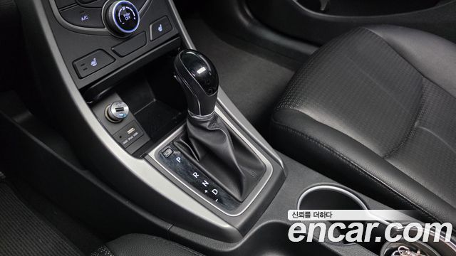 Hyundai AVANTE 2014 — photo 12