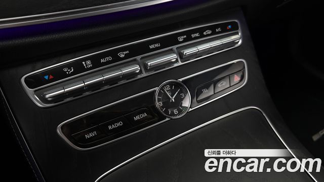 Mercedes-Benz E-Class 2018 — photo 24