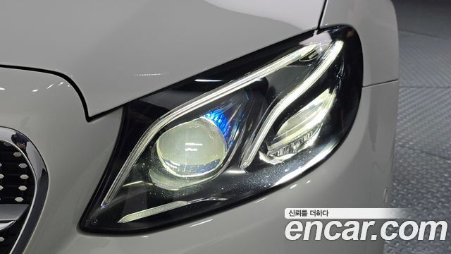 Mercedes-Benz E-Class 2018 — photo 8