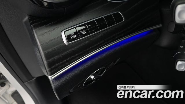 Mercedes-Benz E-Class 2018 — photo 30