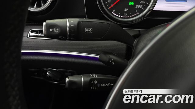 Mercedes-Benz E-Class 2018 — photo 32