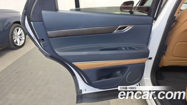 Genesis GV80 2022 — photo 15