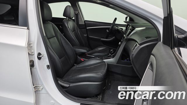 Hyundai i30 2015 — photo 11
