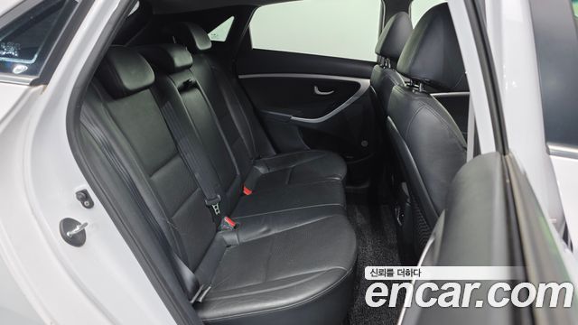 Hyundai i30 2015 — photo 12