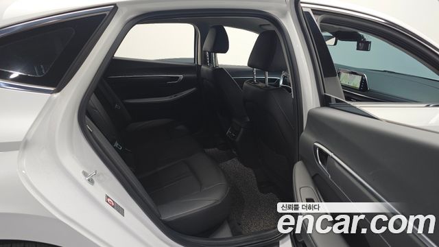 Hyundai Sonata 2022 — photo 16