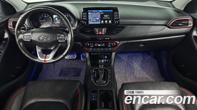 Hyundai i30 2018 — photo 10