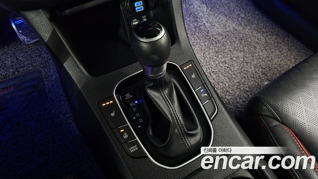 Hyundai i30 2018 — photo 12