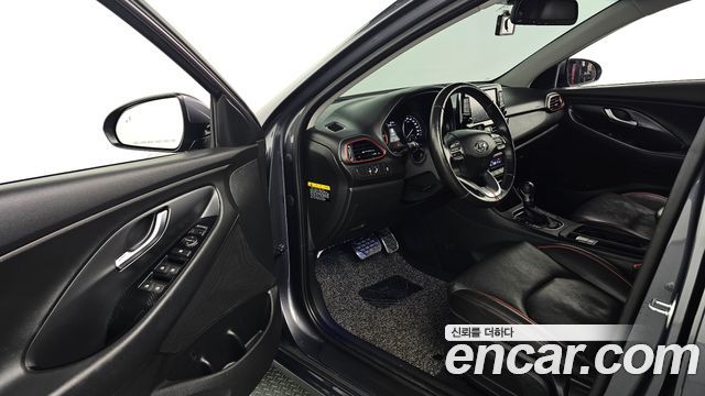 Hyundai i30 2018 — photo 13