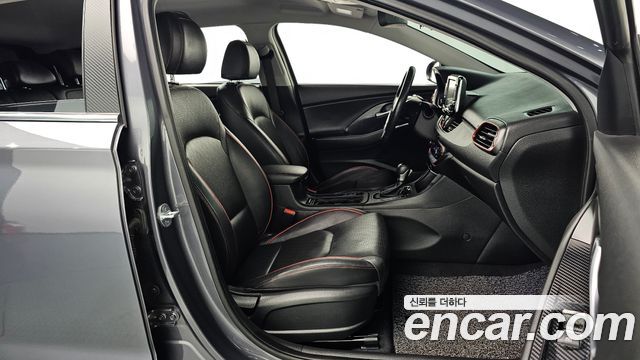 Hyundai i30 2018 — photo 17