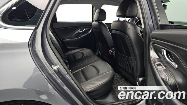 Hyundai i30 2018 — photo 18