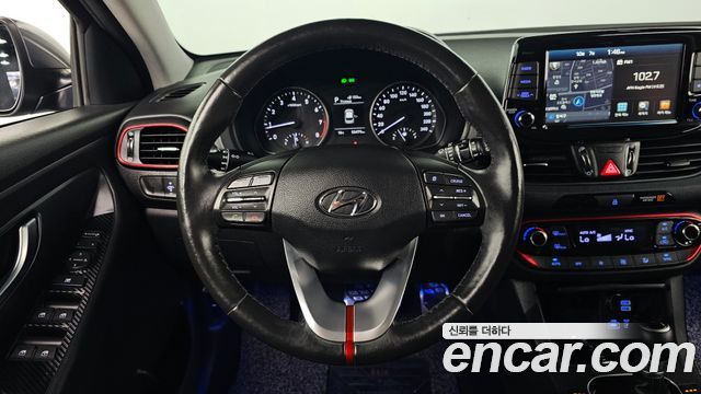 Hyundai i30 2018 — photo 19