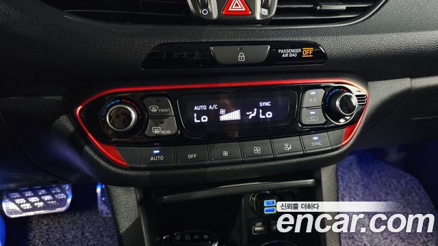 Hyundai i30 2018 — photo 24