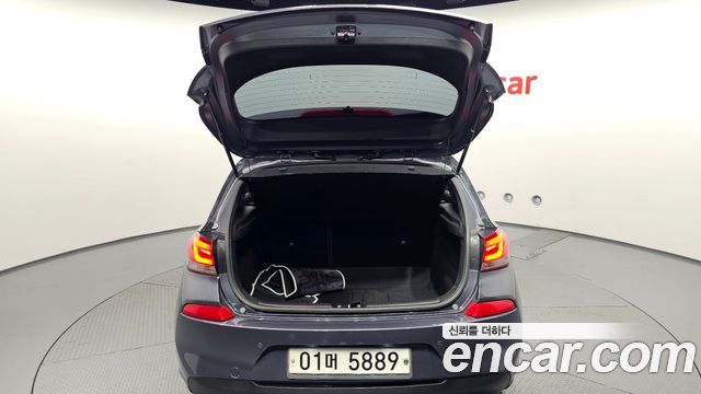 Hyundai i30 2018 — photo 26