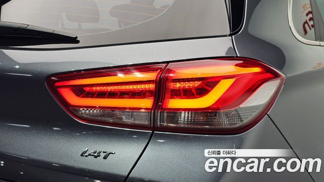 Hyundai i30 2018 — photo 9