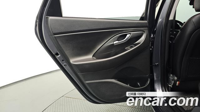 Hyundai i30 2018 — photo 15