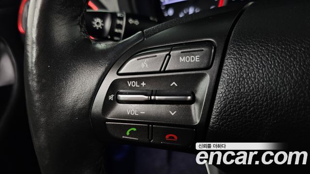 Hyundai i30 2018 — photo 29