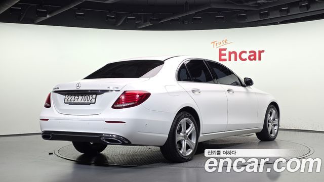 Mercedes-Benz E-Class 2017 — photo 2
