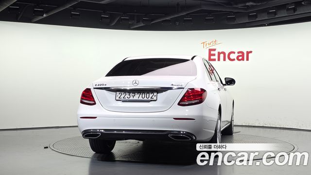Mercedes-Benz E-Class 2017 — photo 4