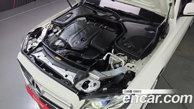 Mercedes-Benz E-Class 2017 — photo 6