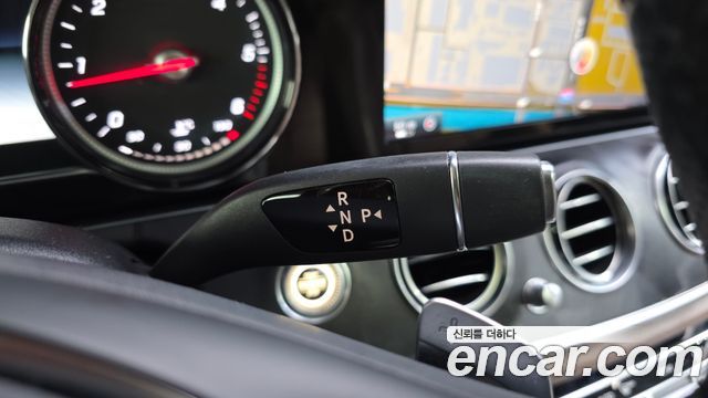 Mercedes-Benz E-Class 2017 — photo 9