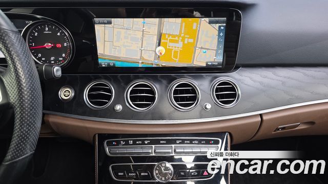Mercedes-Benz E-Class 2017 — photo 14