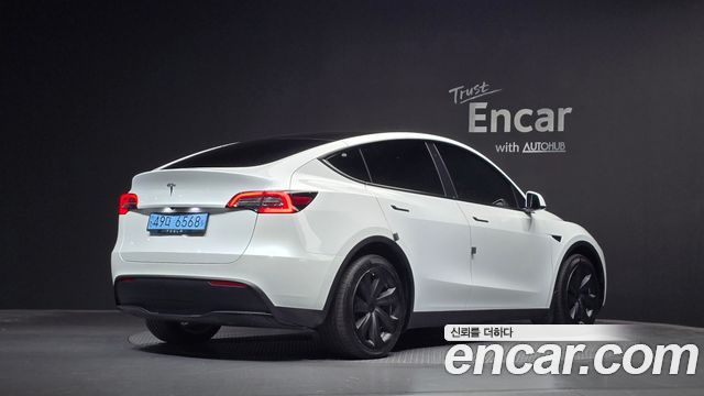 Tesla Model Y 2022 — photo 2