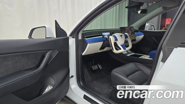 Tesla Model Y 2022 — photo 13