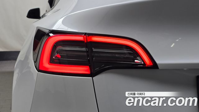 Tesla Model Y 2022 — photo 9
