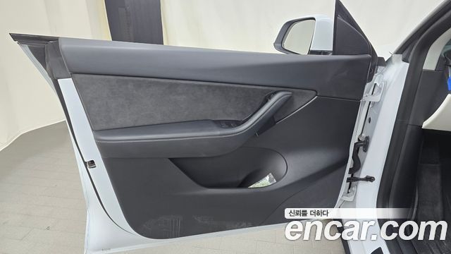 Tesla Model Y 2022 — photo 14