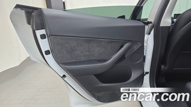 Tesla Model Y 2022 — photo 15