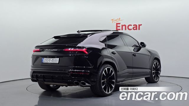 Lamborghini Urus 2022 — photo 2