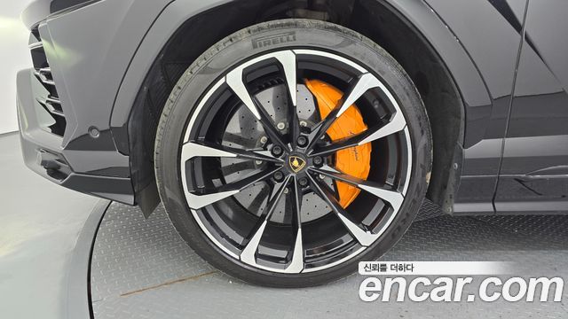Lamborghini Urus 2022 — photo 5