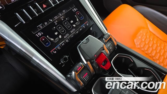 Lamborghini Urus 2022 — photo 12