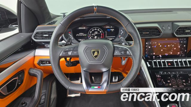 Lamborghini Urus 2022 — photo 18