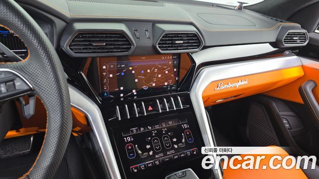 Lamborghini Urus 2022 — photo 24