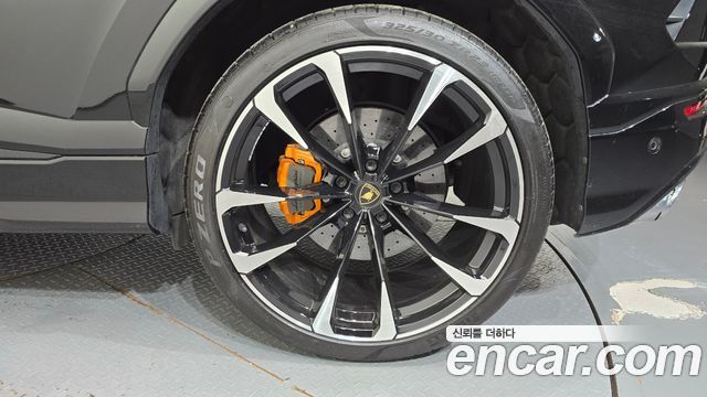 Lamborghini Urus 2022 — photo 7