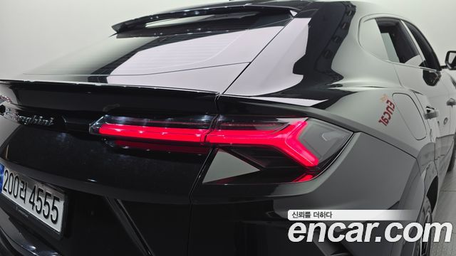 Lamborghini Urus 2022 — photo 9