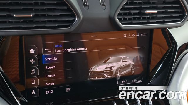 Lamborghini Urus 2022 — photo 35