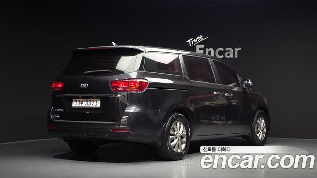Kia Canival 2019 — photo 2