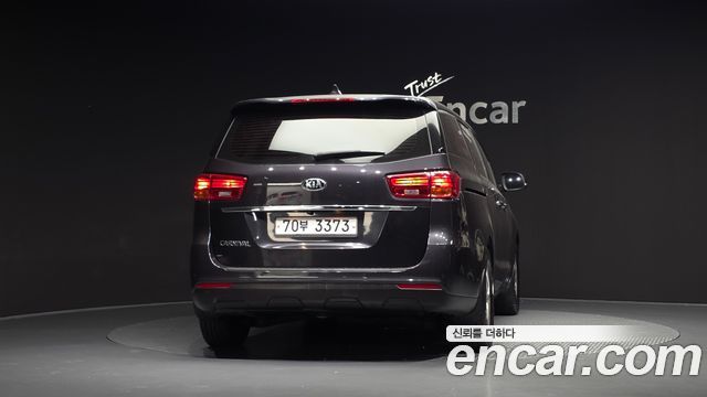 Kia Canival 2019 — photo 4